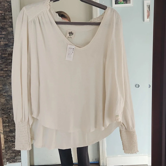 We the free top NWT - Picture 1 of 3
